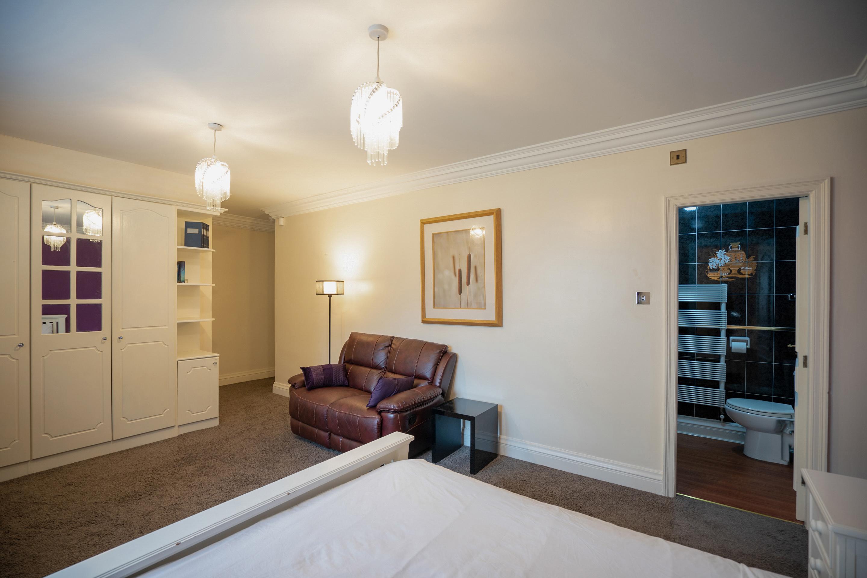 Oyo Oakcroft Guest House Manchester Airport Ringway エクステリア 写真
