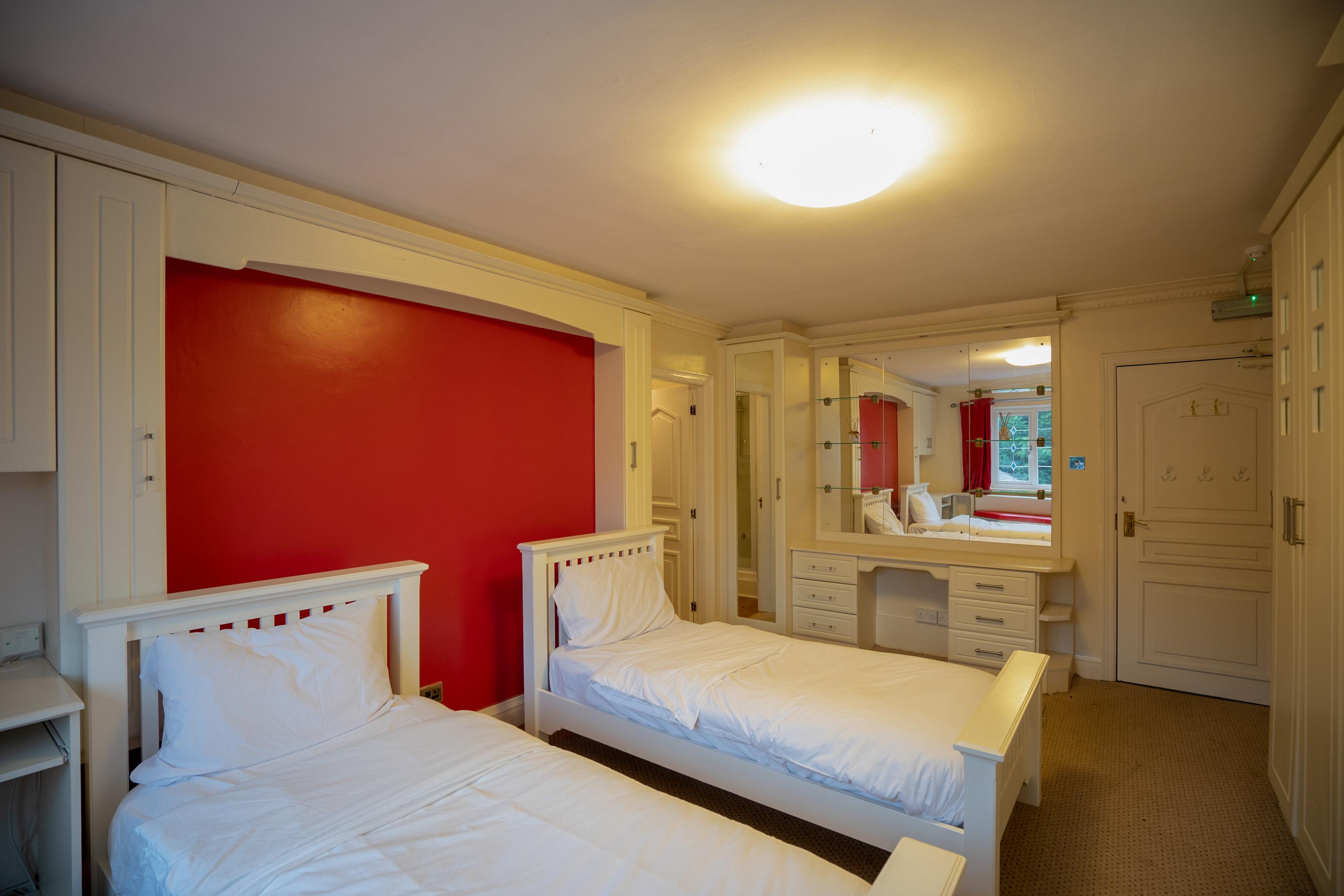 Oyo Oakcroft Guest House Manchester Airport Ringway エクステリア 写真