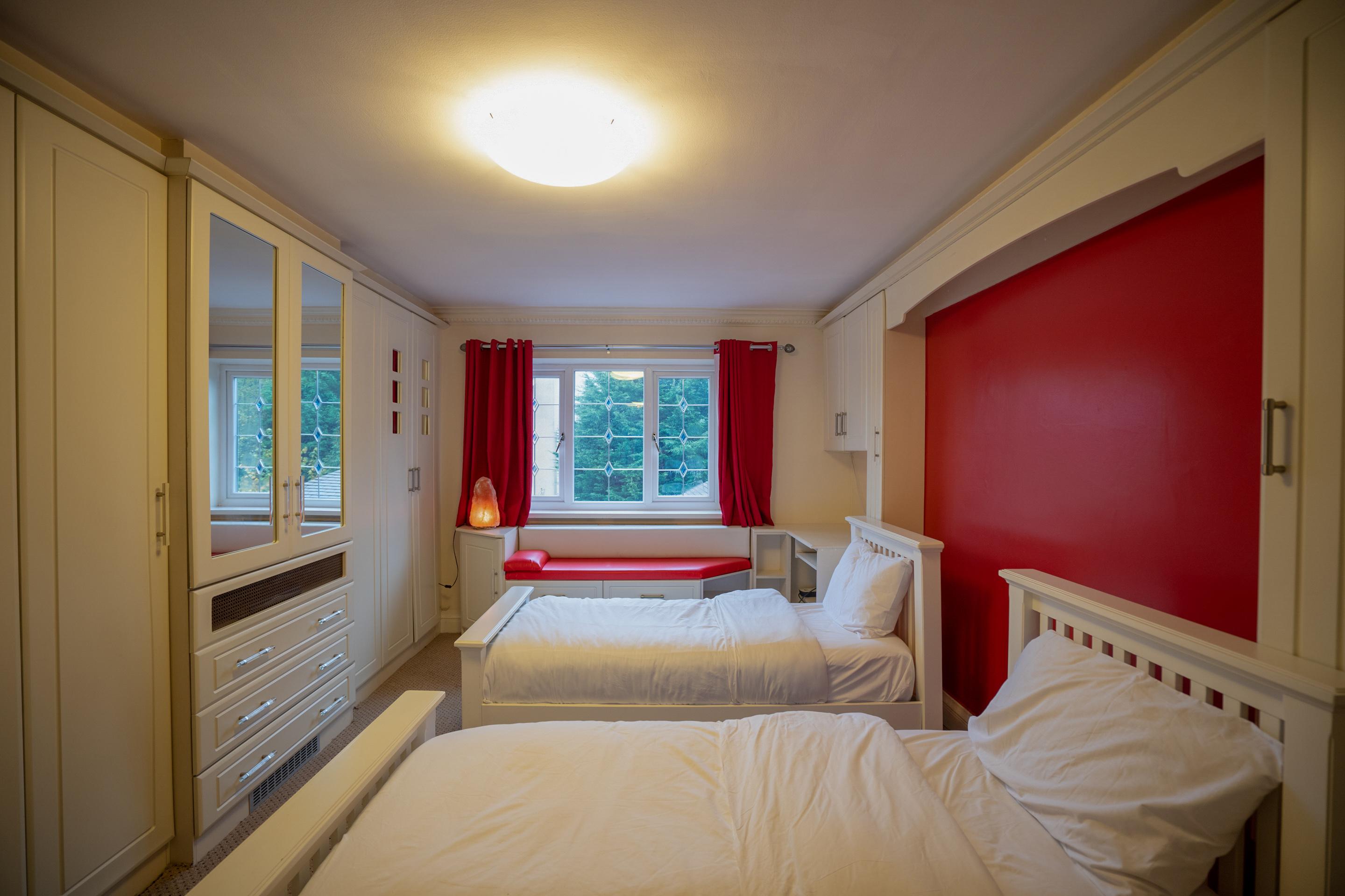 Oyo Oakcroft Guest House Manchester Airport Ringway エクステリア 写真