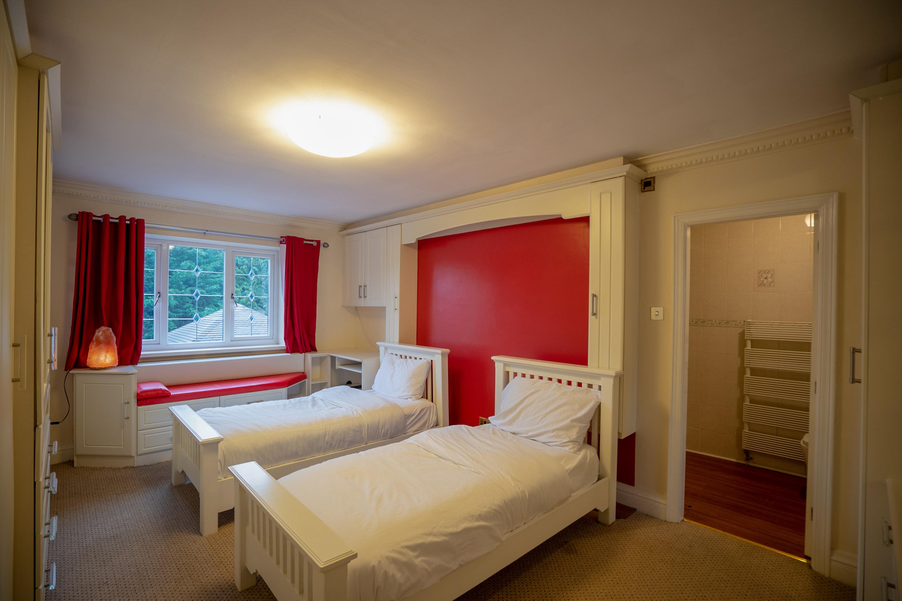 Oyo Oakcroft Guest House Manchester Airport Ringway エクステリア 写真