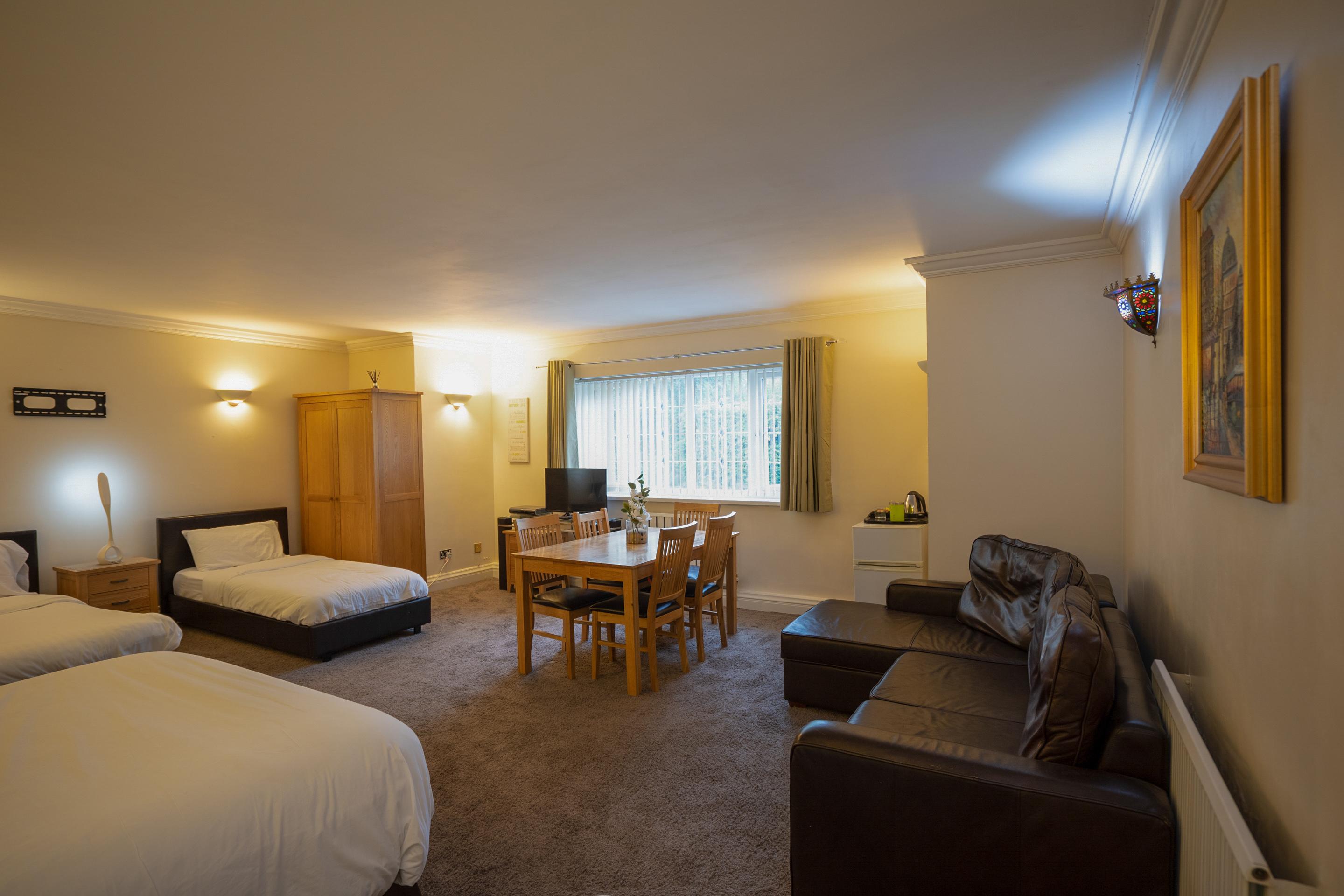 Oyo Oakcroft Guest House Manchester Airport Ringway エクステリア 写真