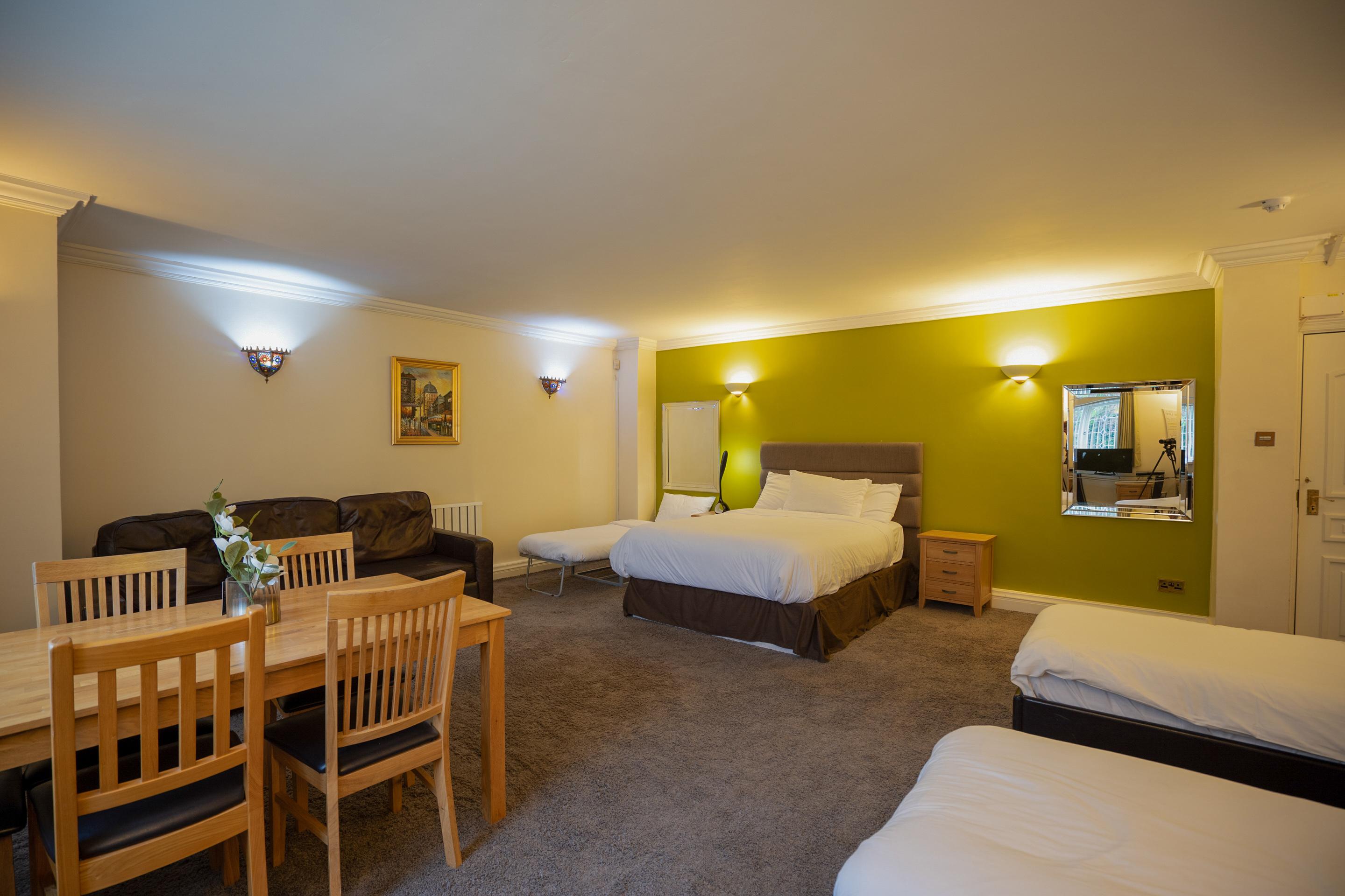Oyo Oakcroft Guest House Manchester Airport Ringway エクステリア 写真