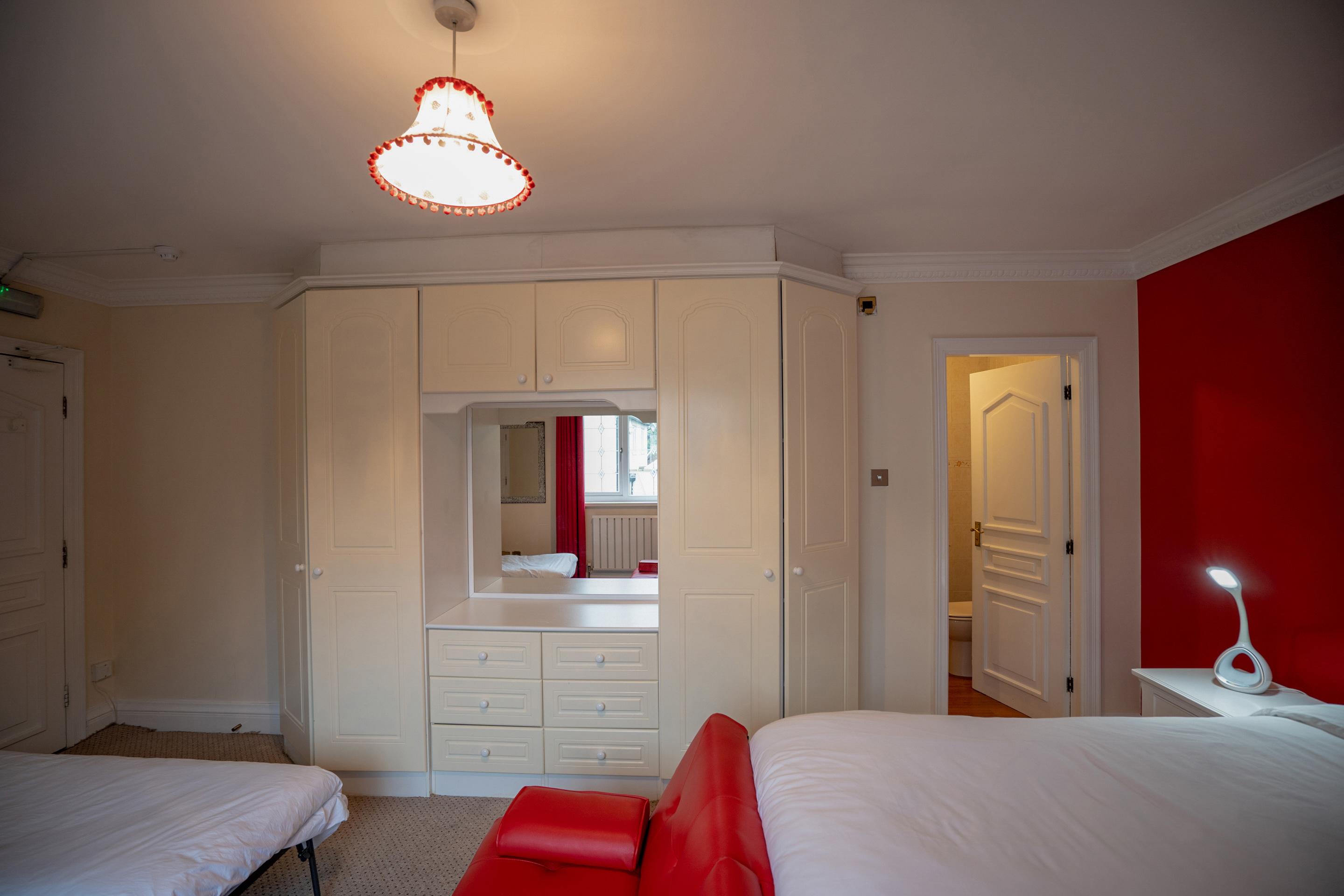 Oyo Oakcroft Guest House Manchester Airport Ringway エクステリア 写真