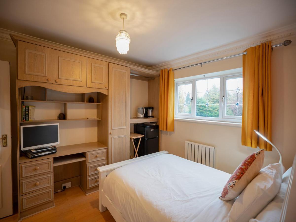 Oyo Oakcroft Guest House Manchester Airport Ringway エクステリア 写真