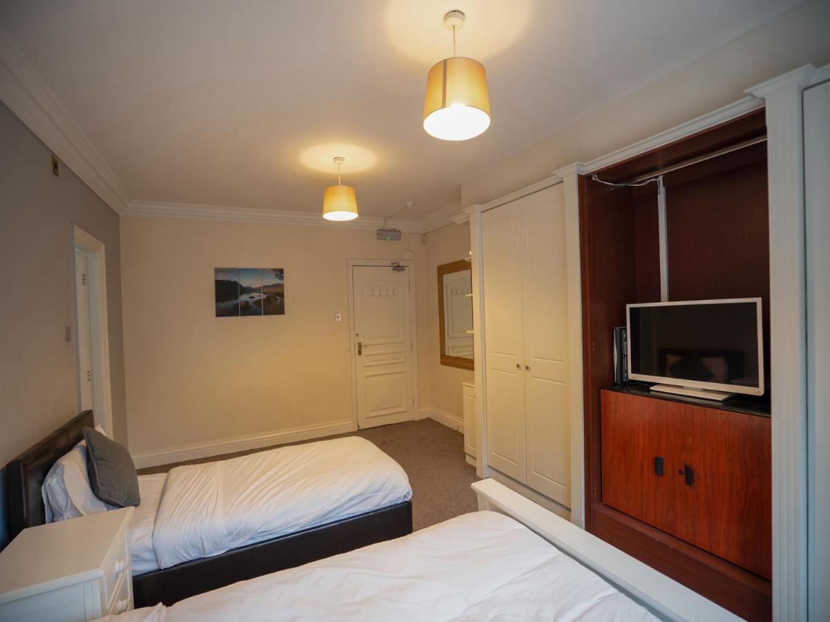 Oyo Oakcroft Guest House Manchester Airport Ringway エクステリア 写真