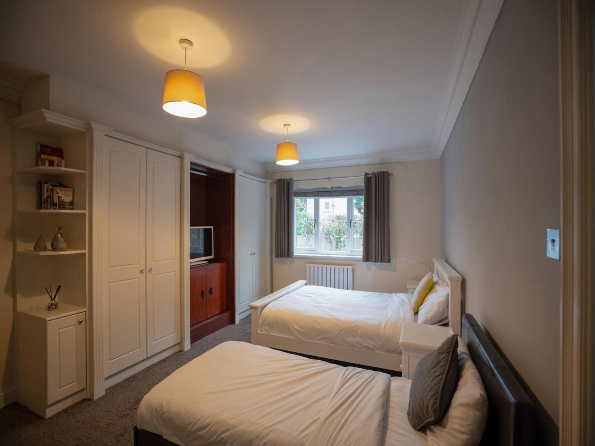 Oyo Oakcroft Guest House Manchester Airport Ringway エクステリア 写真