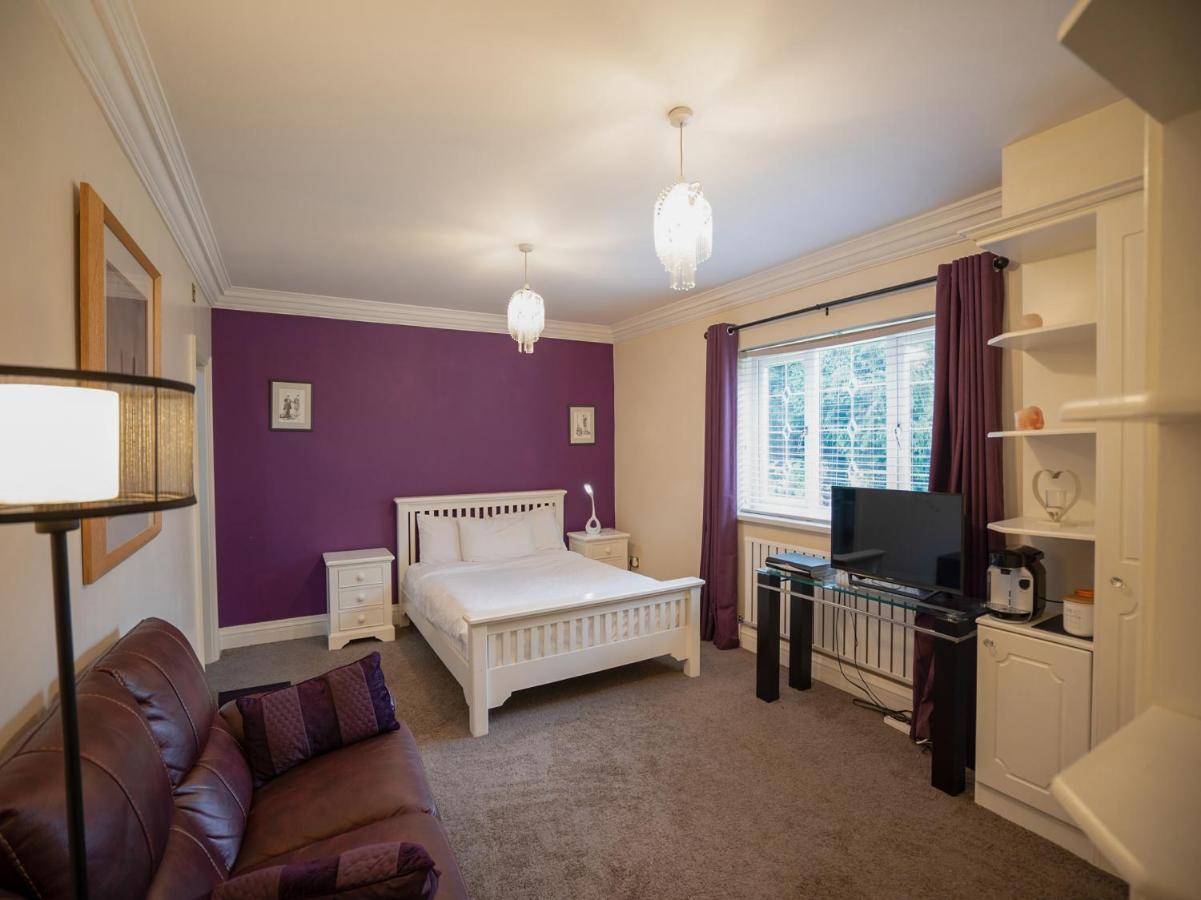 Oyo Oakcroft Guest House Manchester Airport Ringway エクステリア 写真