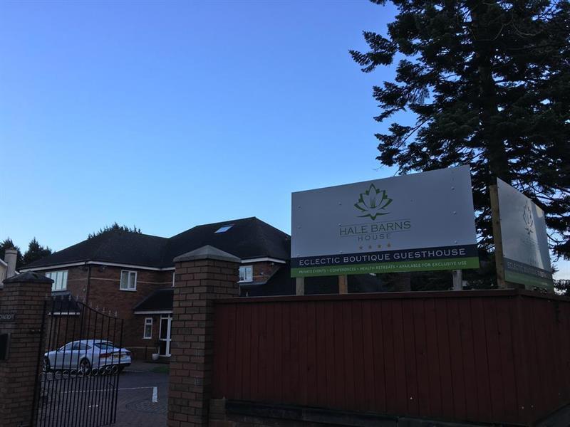 Oyo Oakcroft Guest House Manchester Airport Ringway エクステリア 写真
