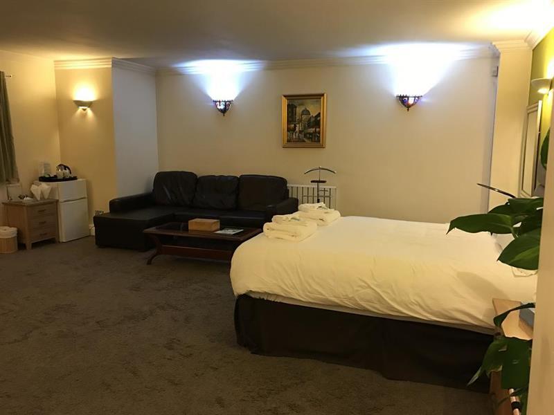 Oyo Oakcroft Guest House Manchester Airport Ringway エクステリア 写真